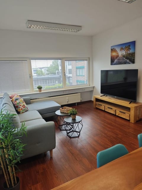 TV and multimedia, Living room, Seating area, Evening entertainment