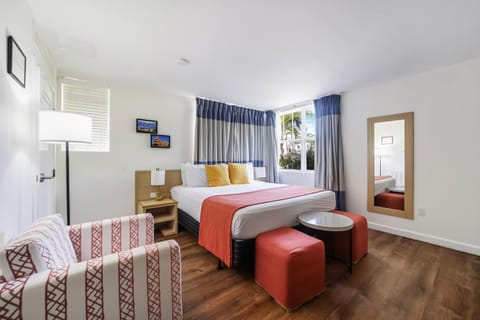 Bed, Photo of the whole room, Seating area, Bedroom