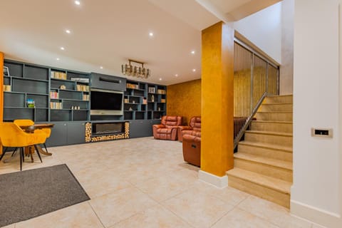 Library, Living room