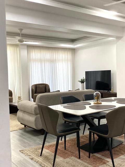 Communal lounge/ TV room, TV and multimedia, Living room, Seating area, Evening entertainment
