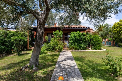 Property building, Natural landscape, Garden, Garden view