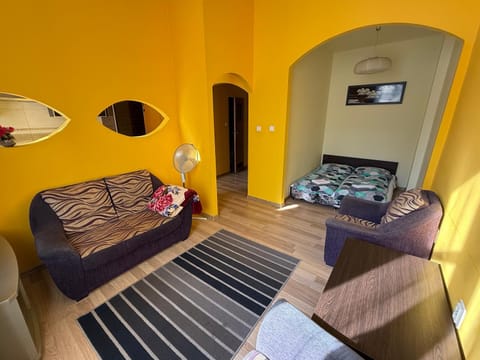 Bed, Photo of the whole room, Seating area