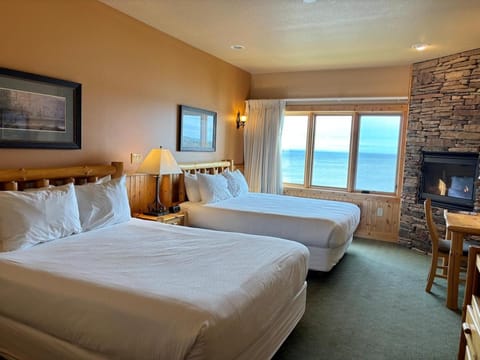 Amazing Lake View 2 Queen Bed Studio & Heated Pools Apartment in Two Harbors