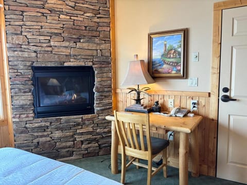 Amazing Lake View 2 Queen Bed Studio & Heated Pools Apartment in Two Harbors