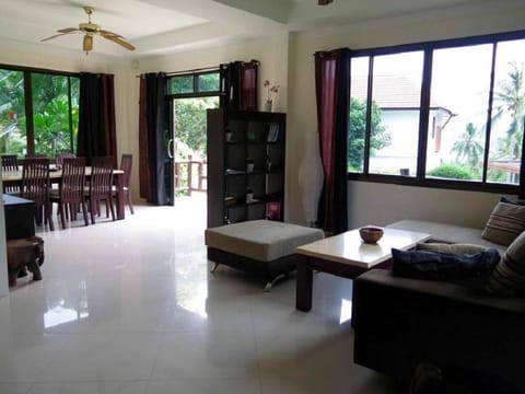 Day, Dining area