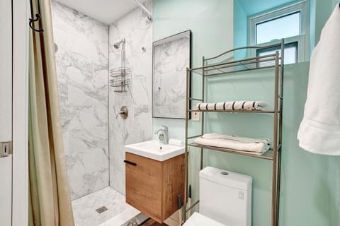 Charming Beachside Studio - Steps to the Beach Apartment in Hollywood Beach