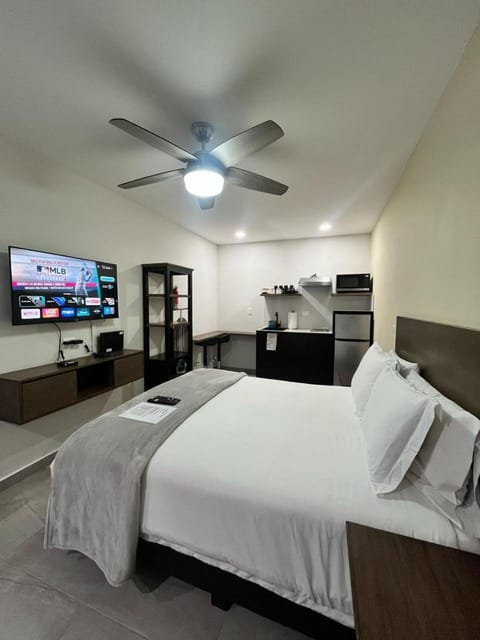 Bed, TV and multimedia, Evening entertainment, Bedroom