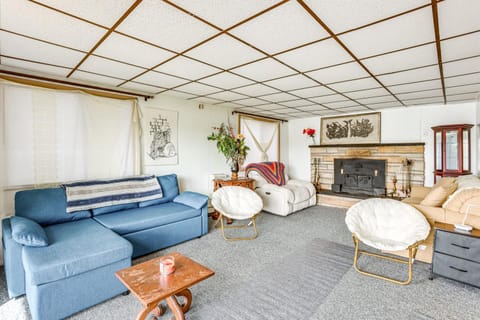 Manistee Forest Retreat Group-Friendly Lake House House in Michigan