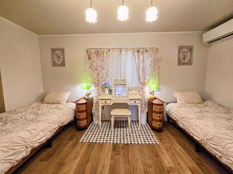 Bed, Bedroom, air conditioner