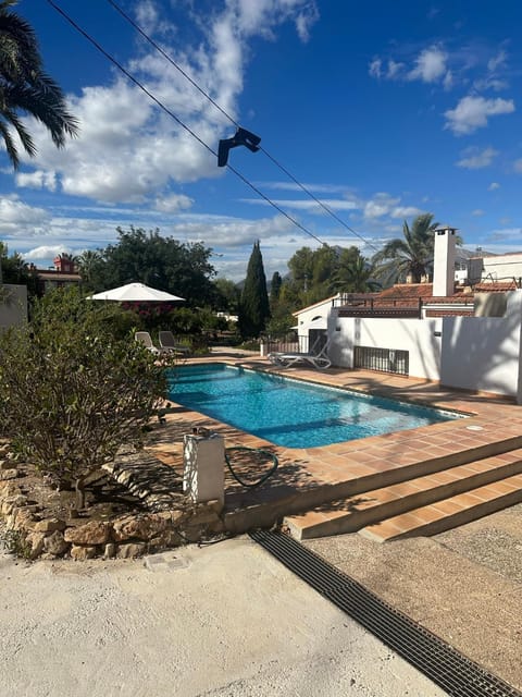 Property building, Day, Balcony/Terrace, Pool view, Swimming pool, sunbed