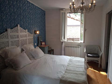 Bedroom, wardrobe, air conditioner