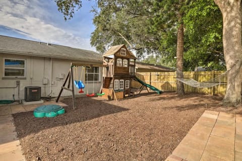 Hot tub Playground Ping-pong Near beaches! House in Pinellas Park