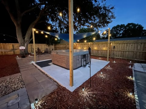 Hot tub Playground Ping-pong Near beaches! House in Pinellas Park