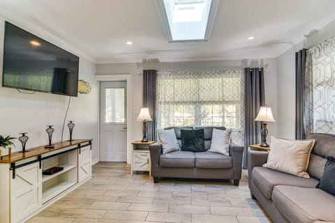 Hot Tub and Fenced Yard Tranquil Home in Valrico! House in Valrico