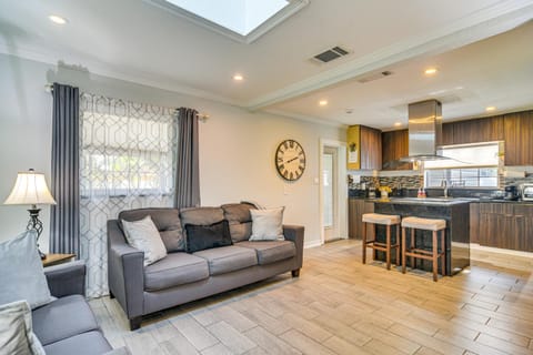 Hot Tub and Fenced Yard Tranquil Home in Valrico! House in Valrico