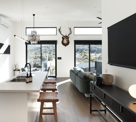View (from property/room), Lounge or bar, Dining area, kitchen