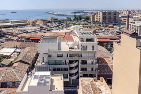 Property building, Neighbourhood, Bird's eye view, City view, Sea view, Street view, Location