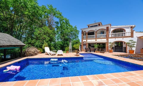 Property building, Patio, Day, Garden, Garden view, Pool view, Swimming pool, sunbed