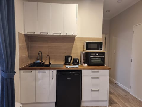 BEHOME - Modern Guest Suite House in Auckland