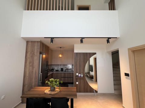 Dining area, kitchen