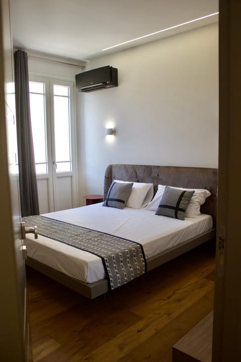 Bed, Photo of the whole room, Bedroom, air conditioner