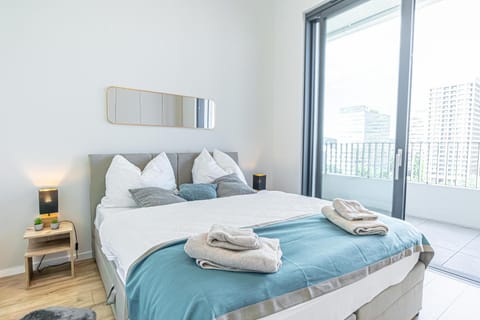 Bed, Bedroom, towels