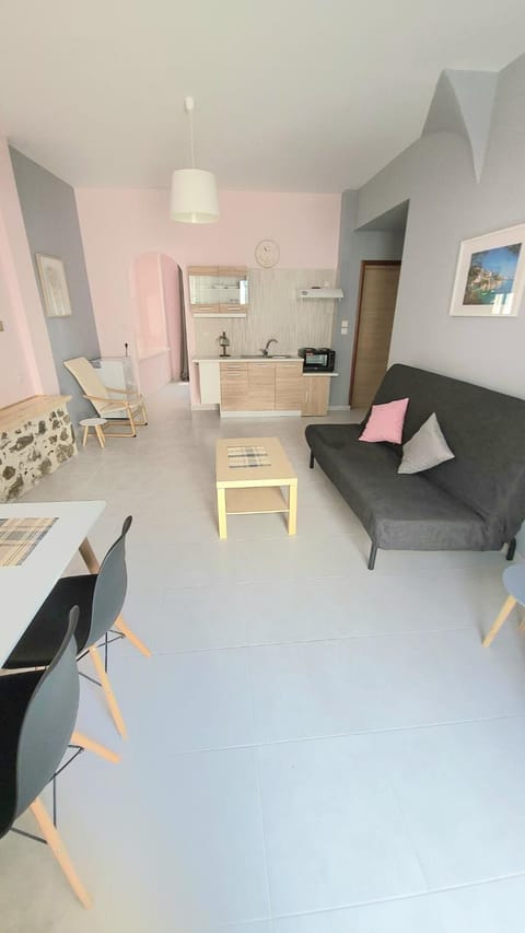 Adorable Downtown Home Apartment in Nafplion