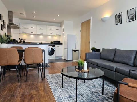 TownStay- Modern 2 bedroom apartment with en-suite Apartment in Northampton