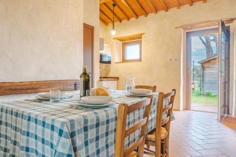 Living room, Dining area, Garden view, Lunch
