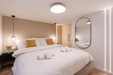 Bed, Bedroom, towels, wardrobe