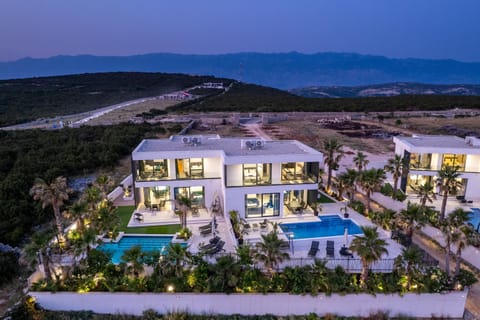 Property building, Bird's eye view, Swimming pool