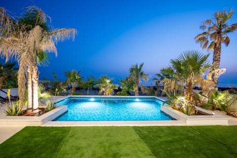 Sea view, Swimming pool, sunbed