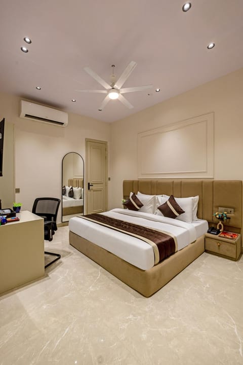 Bed, TV and multimedia, Photo of the whole room, air conditioner