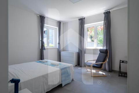 Bed, Living room, Photo of the whole room, Bedroom