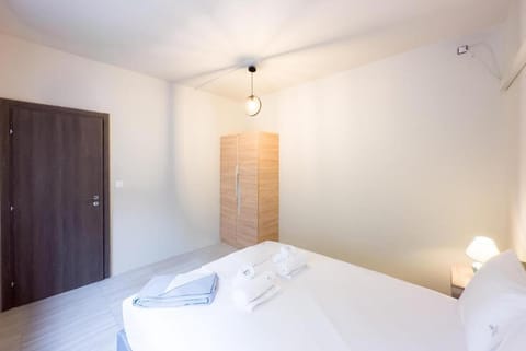 Koukaki Comfort - Modern 2BR near Acropolis by ΜΡS Apartment in Kallithea