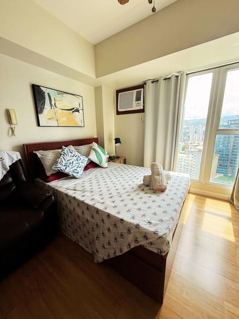Bed, View (from property/room), Photo of the whole room, Bedroom