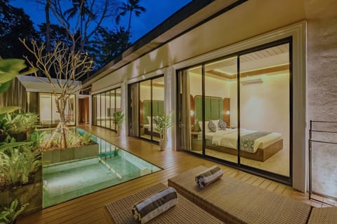 Night, Bedroom, Swimming pool, sunbed