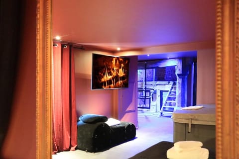 Communal lounge/ TV room, TV and multimedia, Seating area
