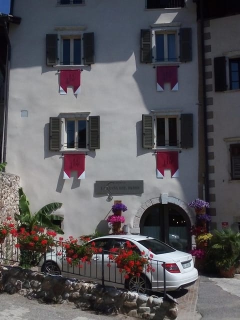 Property building, Facade/entrance, Parking