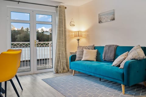 View (from property/room), Balcony/Terrace, Living room, Seating area