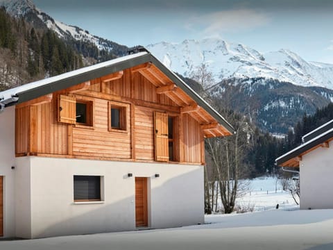 Property building, Day, Natural landscape, Winter, Mountain view