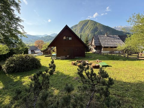 Property building, Day, Natural landscape, Garden, Garden view, Mountain view