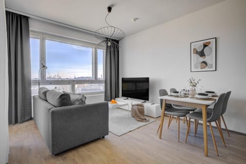 TV and multimedia, Living room, Seating area, Dining area