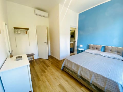 Bedroom, air conditioner