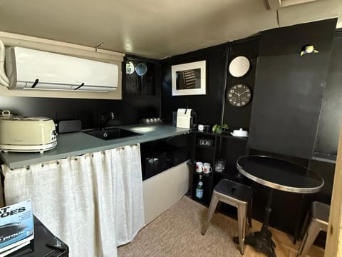 La cabine du capitaine Cabin in Saint-Cloud