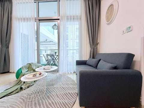 LivWithUs-Studio in One BR Setup, Dubai Marina Apartment in Dubai