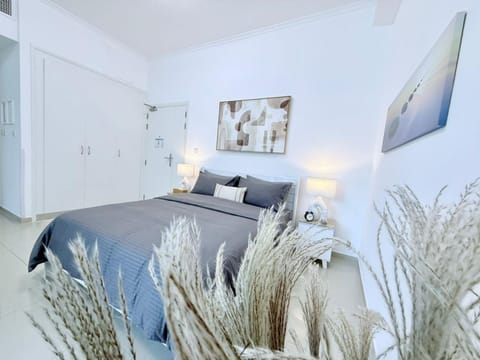 LivWithUs-Studio in One BR Setup, Dubai Marina Apartment in Dubai