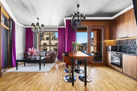 Kitchen or kitchenette, Living room, Seating area, Dining area