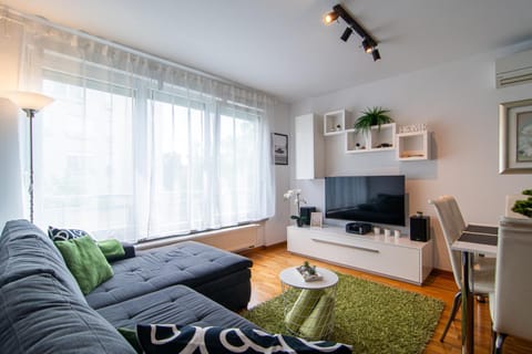 TV and multimedia, View (from property/room), Living room, Seating area, Dining area, Family, heating, air conditioner