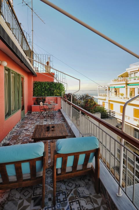 Property building, Patio, Balcony/Terrace, Balcony/Terrace